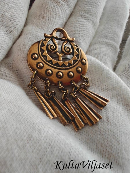 Kuutar-rintakoru pronssi, Kalevala Koru