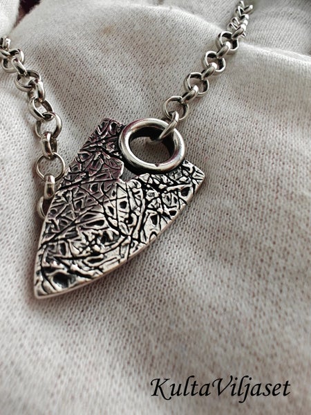 El&auml;m&auml;n Roihu riipus/rannekoru, Kalevala Koru