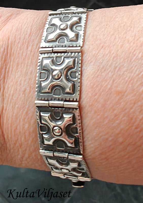 Viikinkikoru ranne,  Yl&ouml;j&auml;rvi-sarjaa