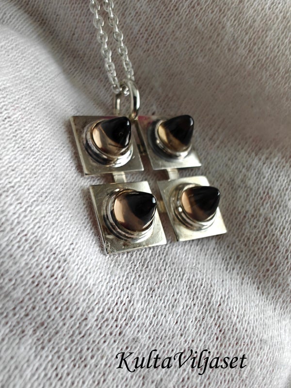 Hopeariipus, Elis Kauppi