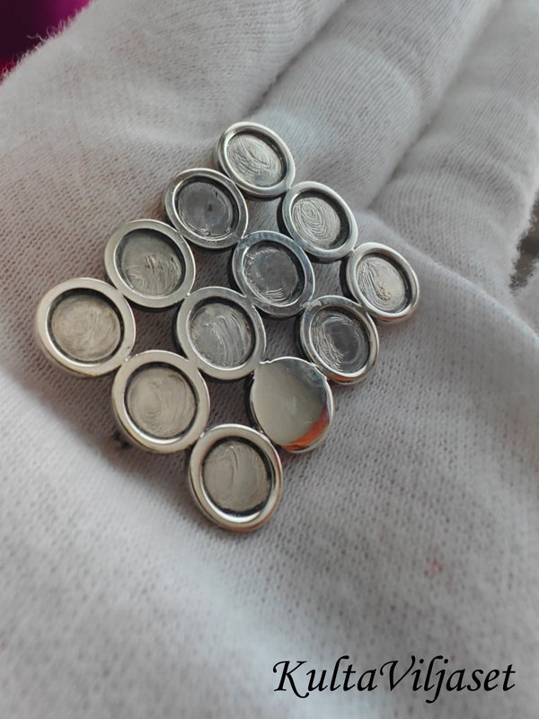 Hopeasolki, Elis Kauppi