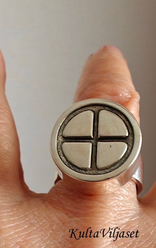 Hopeasormus, Kalevala Koru