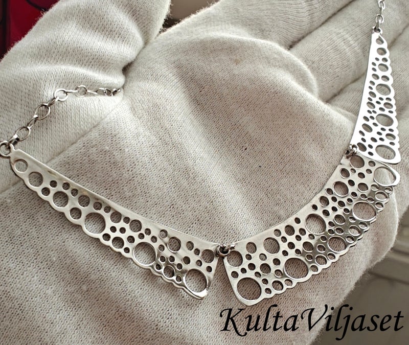 Kaulakoru, Liisa Vitali