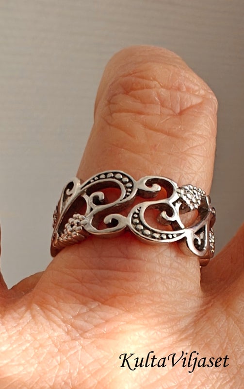 Eden -hopeasormus, Carina Blomqvist